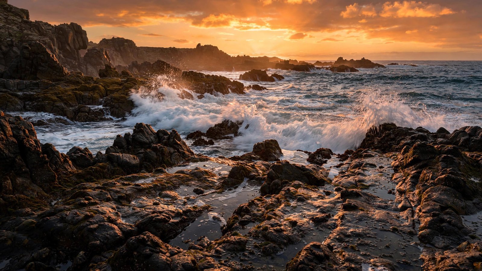 Ocean Sunset Wallpaper 9 – Sunset on the Rocks